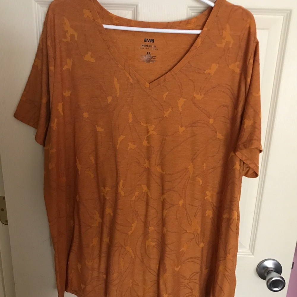 Pretty gold tee shirt. Size2x